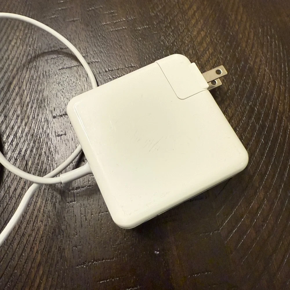 MAC power adapter with cable